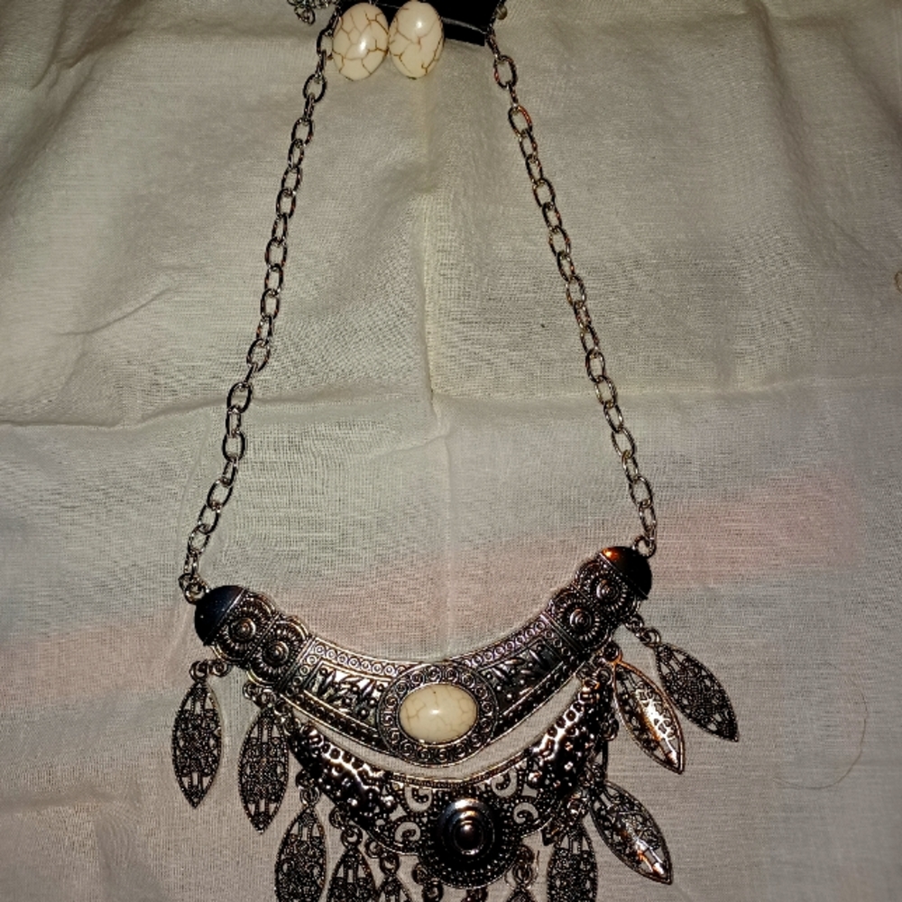 Paparazzi Dangle Necklace and Earrings Set